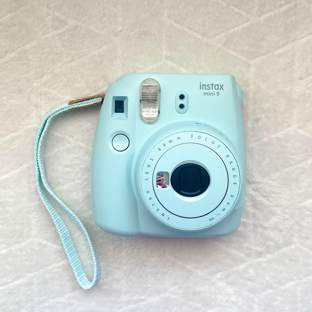 Polaroid Camera (FujiFilm Instax Mini 9 in Ice Blue)